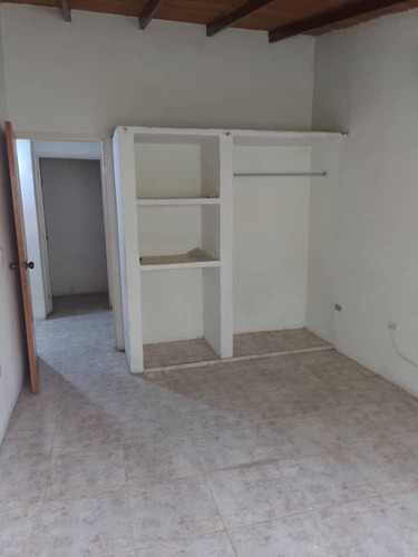 Se Vende Casa En Urb. Los Castores -san Joaquin.