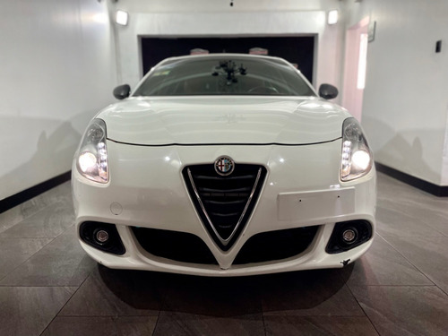 Imagen 2 de 15 de Alfa Romeo Giulietta 2016