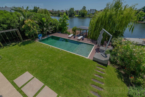 Casa A La Laguna Con 5 Dormitorios En Venta Y/o Alquiler En Los Castores.