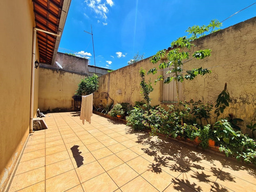 Casa Em Lote Inteiro No Bairro Serrano - 1157