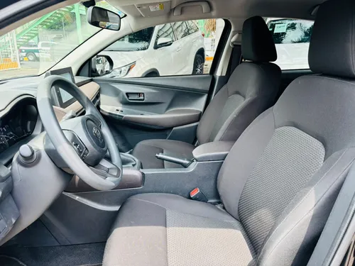 Toyota Yaris 4p Sedán Base L4/1.5 Aut