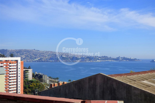 2 Pisos, 7 Dorm. Con Gran Patio En Valparaíso