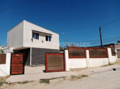 Casa 327m2 Total Y 98m2 Construidos