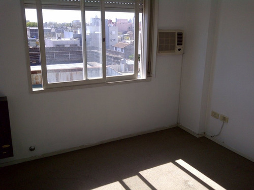 Depto De 2 Ambientes Moderno Con Balcon En 4º Piso.