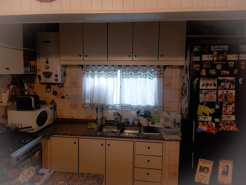 Imagen 3 de 12 de Casa En Venta 6 Amb Con Cochera