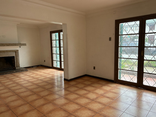 Acogedora Casa Sólida De Un Piso, Excelente Sector De Ñuñoa