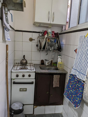 Imagen 10 de 14 de Depto 2 Amb. Cocina Y Baño Completos. Com. Diario. Bajas Expensas. Por Escalera