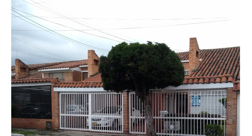 Casa En Venta En Bogotá Dc, Suba, Alhambra. Ac-29982