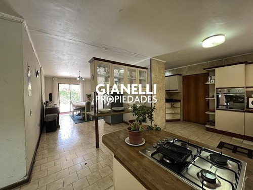 Gran Casa 4d/4b + Serv - Osman Pérez Freire - Miguel Ramírez