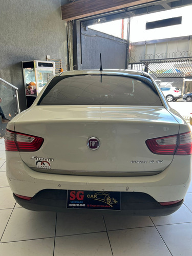 Fiat Grand Siena 1.6 16v Essence Flex Dualogic 4p