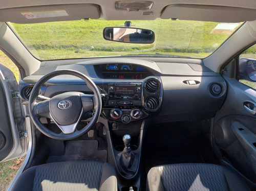 Toyota Etios 1.5 X 5P L16