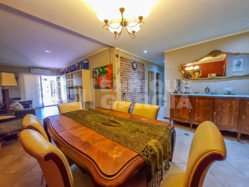 Venta Casa En Lote Propio 6 Ambientes Quincho Jardin Garage