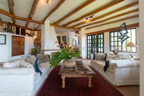 Casa En Venta 730 Mtrs2 ,con Vista. Calle Cerrada! La Lagunita Country Club Mls #24-25099 Francis Zeppieri