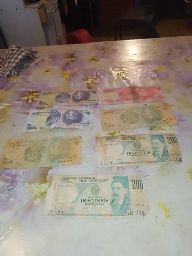 Lote De 7 Billetes De Uruguay 