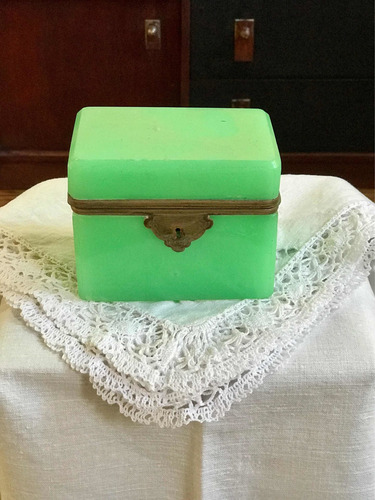 Antigua Caja Cofre Alhajero De Opalina Y Bronce