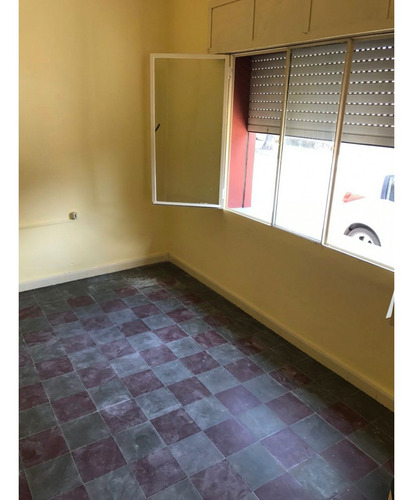 Casa De 4 Ambientes Y 1 Baño Con Patio, Piscina Y Parrillero