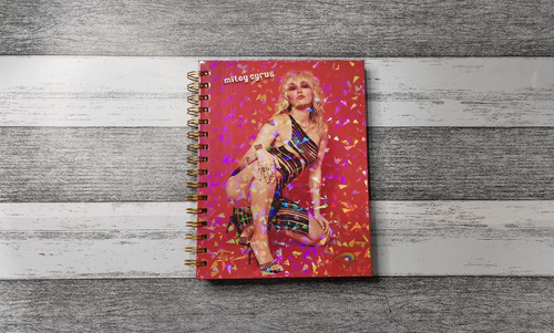 Cuaderno Miley Cyrus Holográfico Hojas Con Diseño Esquelas