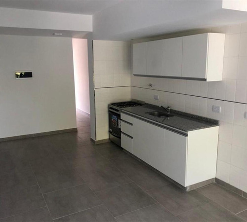 Imagen 5 de 16 de Departamento 2 1/2 Amb - Al Frente - Con Patio Y Cochera - Entrega Inmediata
