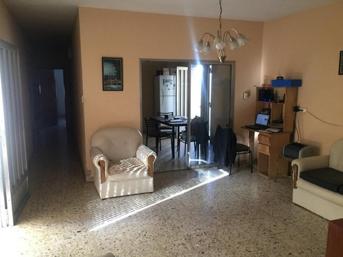 Casa En Venta - 3 Dormitorios 2 Baños - Pergamino