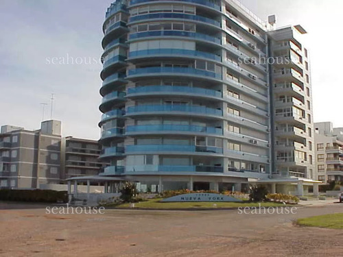 Piso Alto Frente Al Mar Con Parrilla Propia.