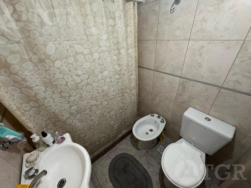 Venta Departamento Monoambiente Con Cochera Cubierta En Caseros