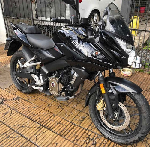 Bajaj Rouser As 200