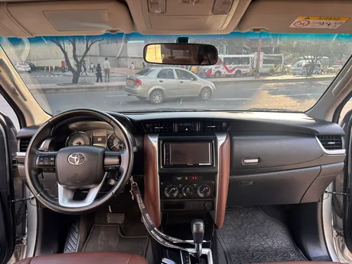 Toyota Fortuner Sw4 2.4 4x2 At Diesel