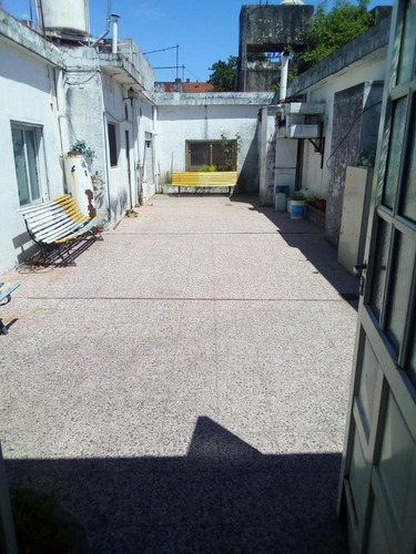 Imagen 3 de 27 de Venta En Castelar De Importante Edificacion.