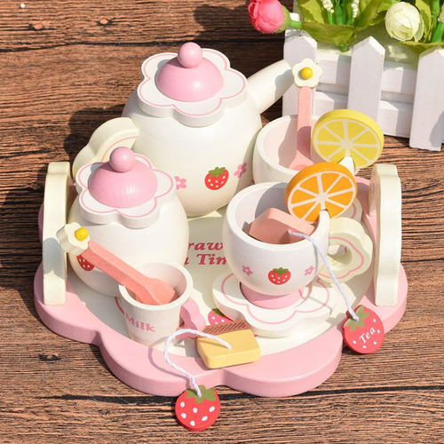 L Juego De Té De La Tarde De Madera Con Temática De Fresas