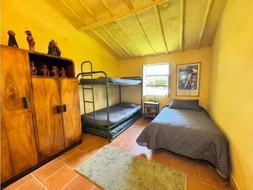 Venta Lote De 19.600 M² En La Ceja Con 3 Viviendas, Sector Chaparral