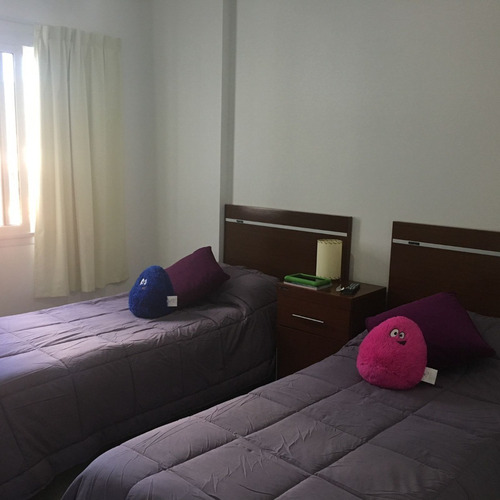 Imagen 8 de 23 de Departamentos De Alquiler Temporario/centro De Villa Carlos Pazde Uno Y Dos Dormitorios/de Categoria/ Con Pileta Y Asadores/ Sum, Gym Y Juegos.