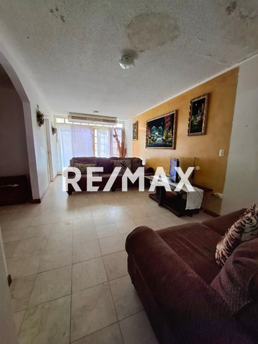 Townhouse En Terrazas Del Valle, Garcia, Isla De Margarita Cod: 1374