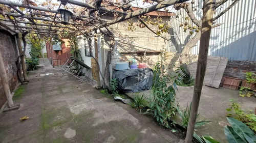 Comoda Casa De Un Piso A Pasos De Estacion De Tren