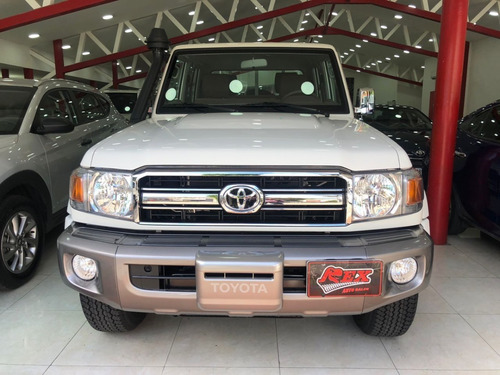 Imagen 8 de 13 de Toyota Land Cruiser