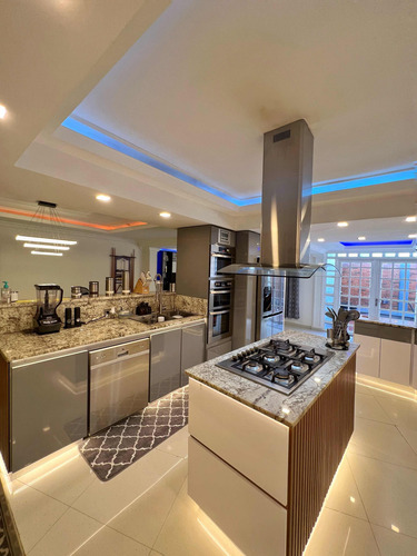 Casa En Venta Buenaventura Doral. 242 Mts2. Negociable