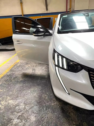 Peugeot 208 1.6 Feline Tiptronic