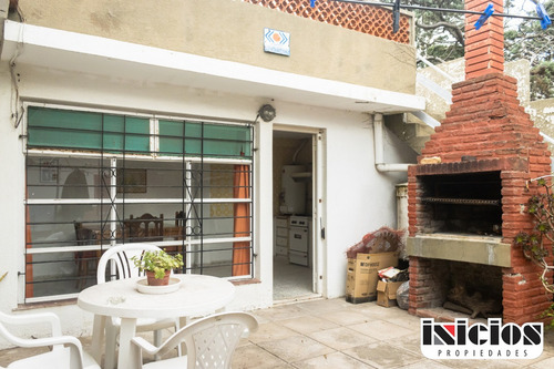 Casa Sola En Lote: Yrigoyen Esquina Blanco Encalada - Mar De Ajó - C820