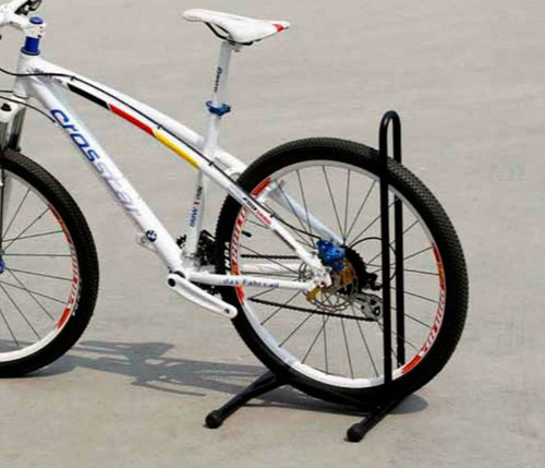 Soporte De Estacionamiento Para Bicicleta Horizontal En Piso Negro