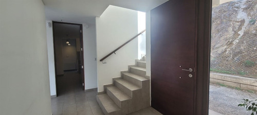 Casa En Arriendo De 5 Dorm. El Arrayan