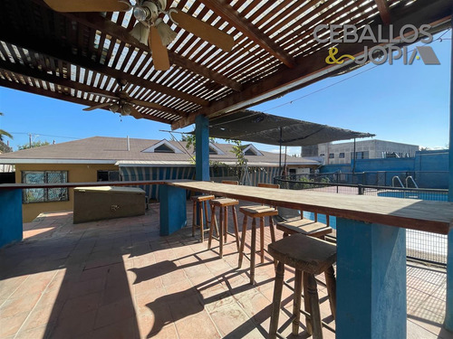 Casa En Venta De 6 Dorm. En Quilpué