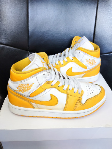 Zapatillas Nike Air Jordan 1 White University Gold Usadas (Usado)