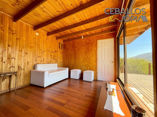 Casa En Venta De 4 Dorm. En Olmué