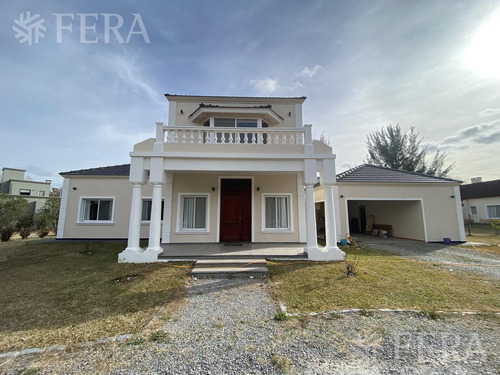 Venta De Casa 5 Ambientes En Campos De Roca I La Plata (18717)