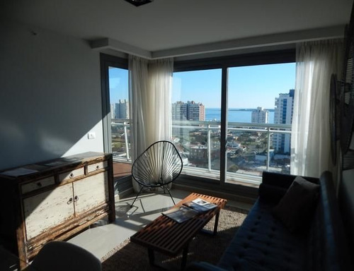 Venta De Apartamento 1 Dormitorio Y Medio En Playa Mansa