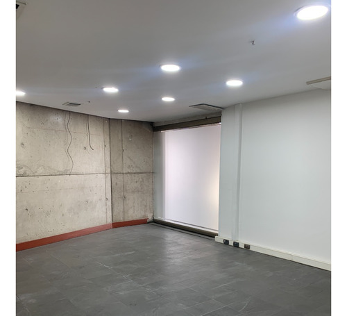 Amplia Oficina De Dos Niveles En Arriendo