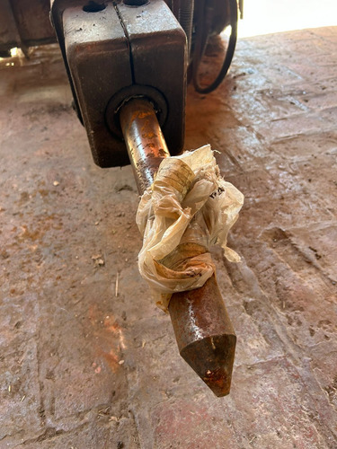 Martillo Indeco Para Minicargadoras Con Punta Nueva.