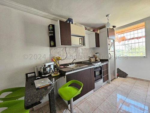 Apartamento En Venta El Lago Ii, Los Samanes. Maracay 24-20622 Hc