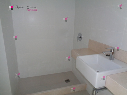Espectacular Apartamento A Estrenar Ubicado En La Parada 20 De La Playa Mansa, En Primera Línea Frente Al Mar.- Ref: 9710
