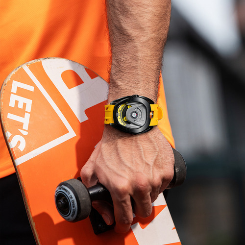 Reloj Tsar Bomba Chivalry Tb8213a Automático Intercambiable Correa Amarillo Bisel Negro Fondo Plateado/amarillo