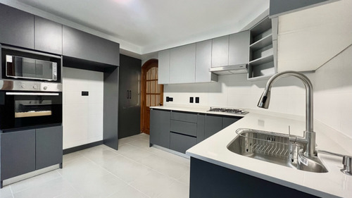 Casa Luminosa Y Remodelada